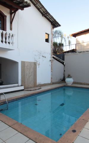 Casa à venda com 1860m², 5 quartos e 8 vagasPiscina