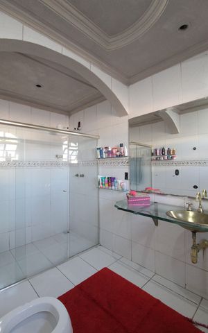 Casa à venda com 1860m², 5 quartos e 8 vagasBanheiro da Suite 3