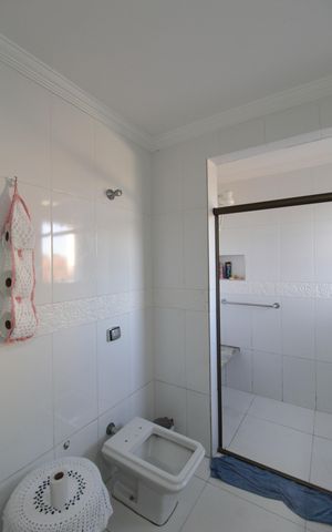 Casa à venda com 1860m², 5 quartos e 8 vagasBanheiro da Suite 1