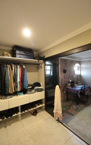 Casa à venda com 1860m², 5 quartos e 8 vagasCloset da Suite 1