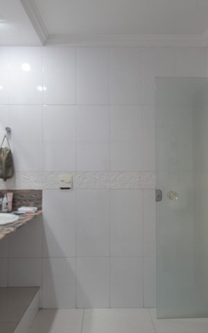 Casa à venda com 1860m², 5 quartos e 8 vagasBanheiro da Suite 1