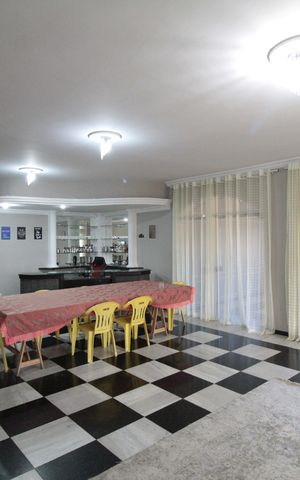 Casa à venda com 1860m², 5 quartos e 8 vagasSala 3