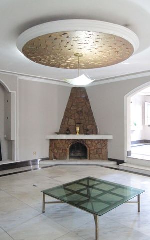 Casa à venda com 1860m², 5 quartos e 8 vagasSala 1
