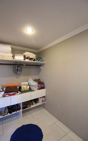 Casa à venda com 1860m², 5 quartos e 8 vagasCloset da Suite 1