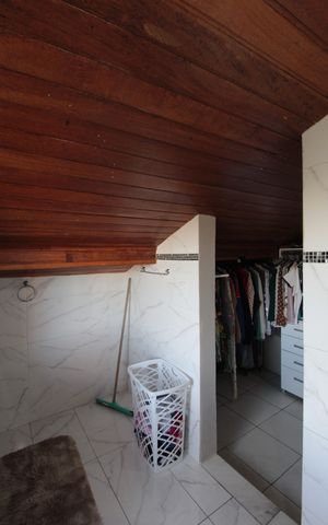 Casa à venda com 1860m², 5 quartos e 8 vagasBanheiro da Suite 4