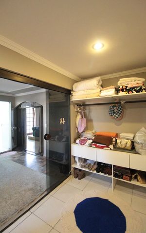 Casa à venda com 1860m², 5 quartos e 8 vagasCloset da Suite 1