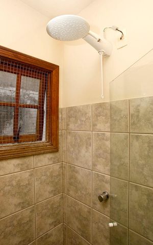 Casa à venda com 150m², 4 quartos e 1 vagaBanheiro Suíte 2