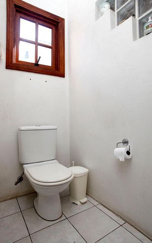 Casa à venda com 150m², 4 quartos e 1 vagaBanheiro  Suíte 