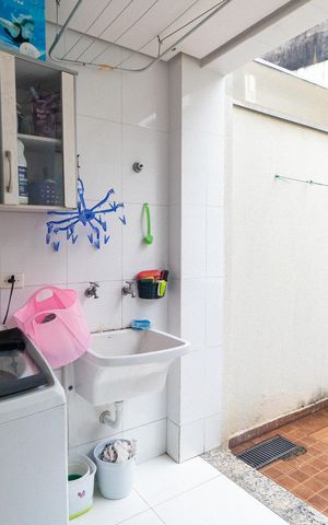 Casa à venda com 180m², 4 quartos e 2 vagas Casa à venda com 180m², 4 quartos e 2 vagasÁrea de Serviço