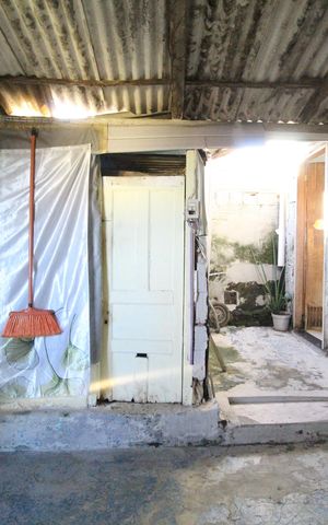 Casa à venda com 180m², 2 quartos e 1 vagaÁrea de serviço