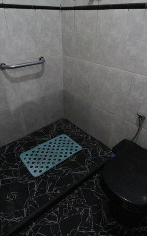 Casa à venda com 180m², 2 quartos e 1 vagaÁrea de serviço - Banheiro