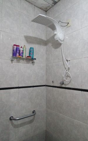 Casa à venda com 180m², 2 quartos e 1 vagaÁrea de serviço - Banheiro