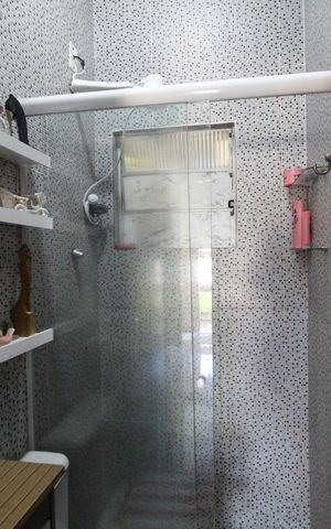 Casa à venda com 180m², 2 quartos e 1 vagaBanheiro