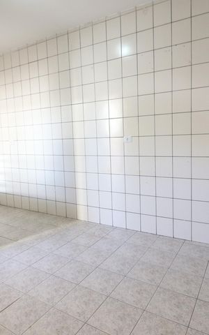 Casa para alugar com 90m², 2 quartos e 2 vagasCozinha