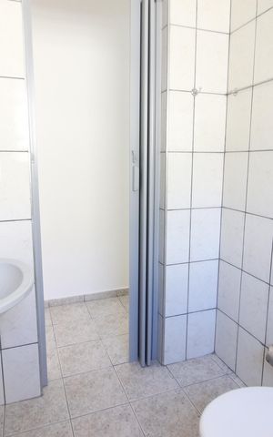 Casa para alugar com 90m², 2 quartos e 2 vagasBanheiro