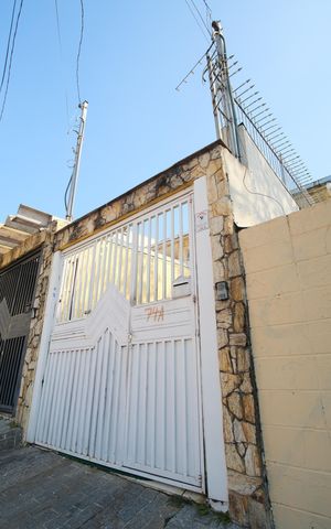 Casa à venda com 240m², 3 quartos e 2 vagasFachada
