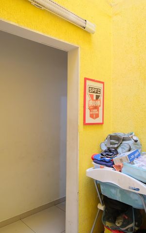 Casa à venda com 240m², 3 quartos e 2 vagasEscritório
