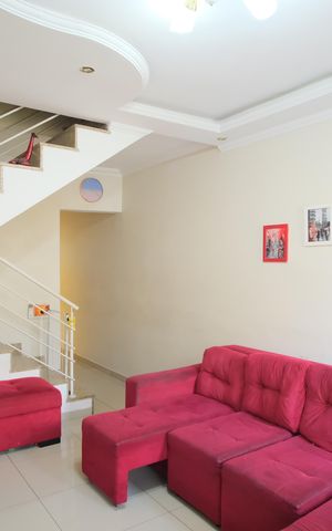 Casa à venda com 240m², 3 quartos e 2 vagasSala