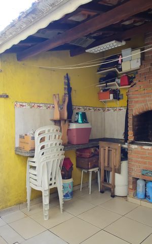 Casa à venda com 240m², 3 quartos e 2 vagasÁrea de Serviço