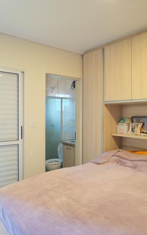 Casa à venda com 240m², 3 quartos e 2 vagasSuíte