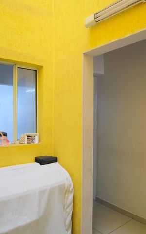 Casa à venda com 240m², 3 quartos e 2 vagasEscritório