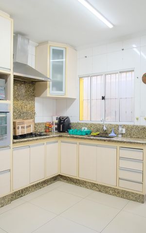 Casa à venda com 240m², 3 quartos e 2 vagasCozinha