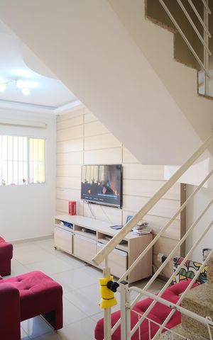 Casa à venda com 240m², 3 quartos e 2 vagasSala