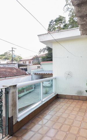 Casa à venda com 750m², 3 quartos e 9 vagas Casa à venda com 750m², 3 quartos e 9 vagasVaranda