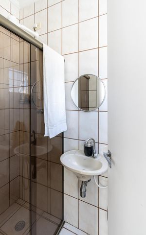 Casa à venda com 127m², 2 quartos e 1 vaga Casa à venda com 127m², 2 quartos e 1 vagaBanheiro de Serviço