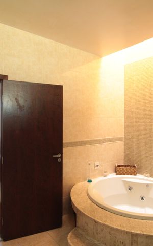 Casa à venda com 900m², 5 quartos e 3 vagasSuite