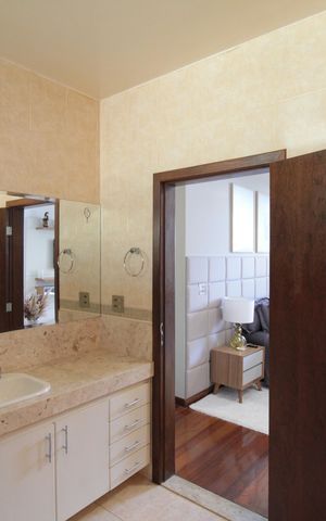 Casa à venda com 900m², 5 quartos e 3 vagasSuite