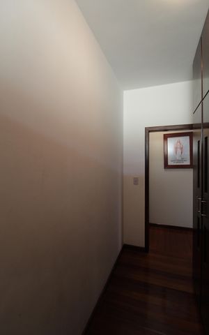 Casa à venda com 900m², 5 quartos e 3 vagasCloset da Suite