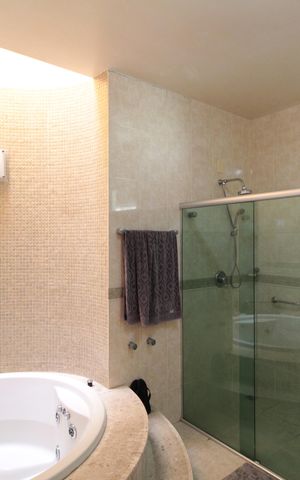 Casa à venda com 900m², 5 quartos e 3 vagasBanheiro da Suite