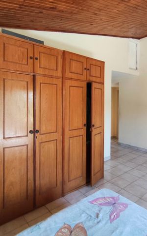 Casa à venda com 180m², 3 quartos e 4 vagas Casa à venda com 180m², 3 quartos e 4 vagasQuarto 2