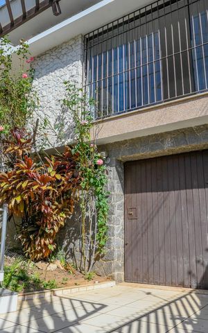 Casa para alugar com 240m², 3 quartos e 3 vagas Casa para alugar com 240m², 3 quartos e 3 vagasFachada