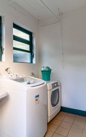 Casa à venda com 365m², 3 quartos e 4 vagas Casa à venda com 365m², 3 quartos e 4 vagasÁrea de Serviço
