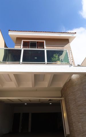 Casa à venda com 420m², 3 quartos e 5 vagas Casa à venda com 420m², 3 quartos e 5 vagasFachada