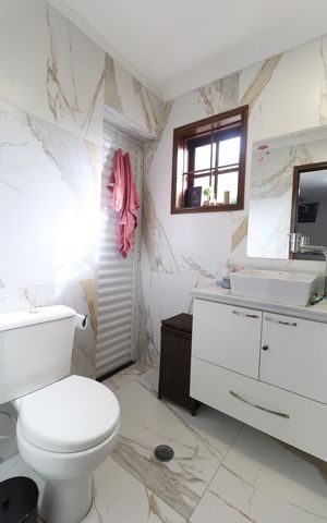 Casa à venda com 420m², 3 quartos e 5 vagas Casa à venda com 420m², 3 quartos e 5 vagasBanheiro Suíte 2