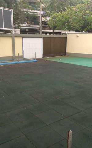 Casa à venda com 200m², 1 quarto e 2 vagas