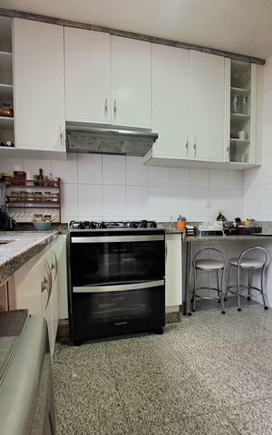 Apartamento à venda com 220m², 4 quartos e 3 vagas