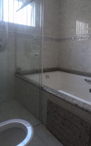 Casa para alugar com 290m², 4 quartos e 3 vagasBanheiro da Suíte 3 - 1º Piso