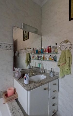 Casa para alugar com 290m², 4 quartos e 3 vagasBanheiro da Suíte 3 - 1º Piso