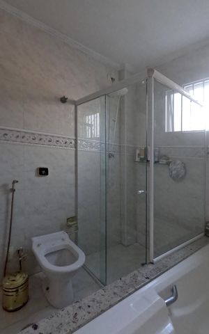 Casa para alugar com 290m², 4 quartos e 3 vagasBanheiro da Suíte 3 - 1º Piso