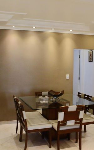 Casa à venda com 242m², 3 quartos e 3 vagasSala