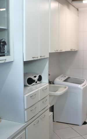 Casa à venda com 242m², 3 quartos e 3 vagasLavanderia