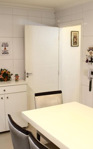 Casa à venda com 242m², 3 quartos e 3 vagasCozinha