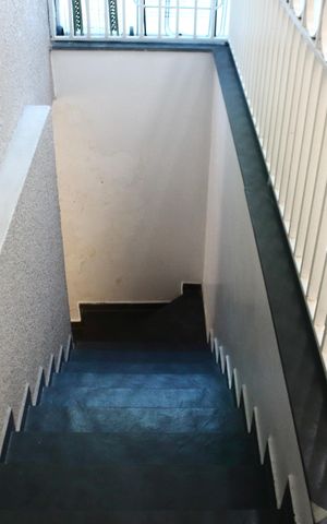Casa à venda com 242m², 3 quartos e 3 vagasEscada Garagem
