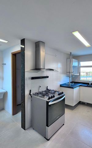 Apartamento à venda com 306m², 3 quartos e 3 vagas Apartamento à venda com 306m², 3 quartos e 3 vagasCozinha e Área de Serviço