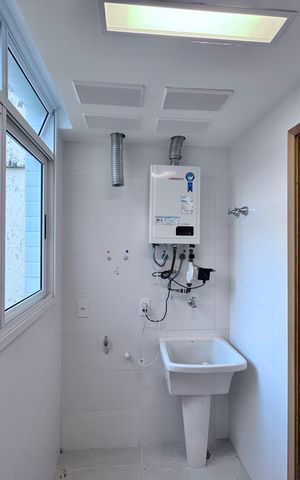 Apartamento à venda com 306m², 3 quartos e 3 vagas Apartamento à venda com 306m², 3 quartos e 3 vagasCozinha e Área de Serviço