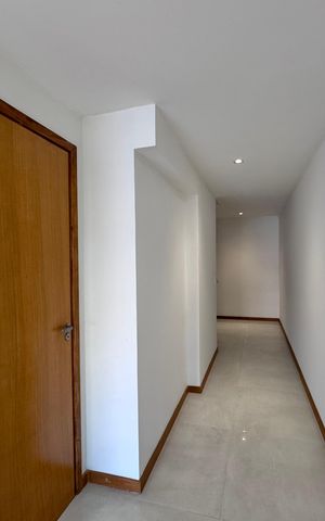 Apartamento à venda com 306m², 3 quartos e 3 vagas Apartamento à venda com 306m², 3 quartos e 3 vagasCorredor